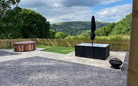 Three Bed Static Caravan With Fantastic Views And Hottub